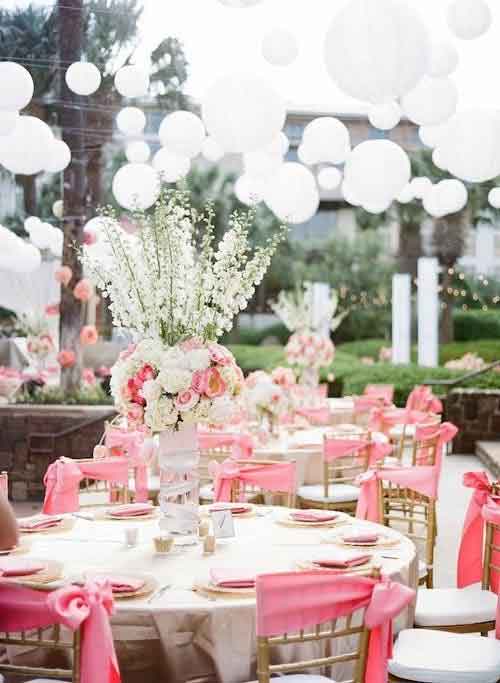 Décoration fete exterieur rose poudre et argent, ballons blanc